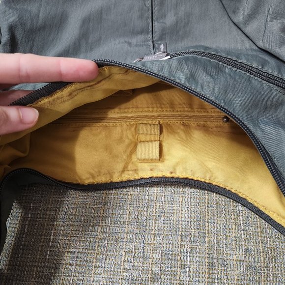 Baggallini Gray Nylon Crossbody Purse Zip Pockets Lightweight Organizer - Picture 4 of 7